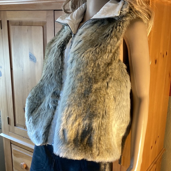 Reversible Weatherproof White and Faux Fur Vest - Picture 2 of 16